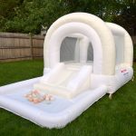 DayDreamer Creamsicle Bounce House with ball pit